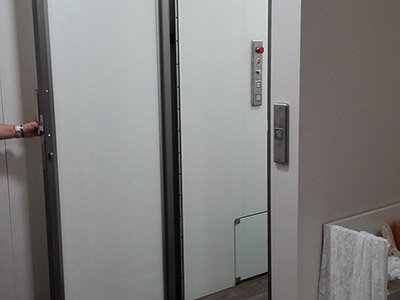 Installation of an outdoor hydraulic liftασανσερ