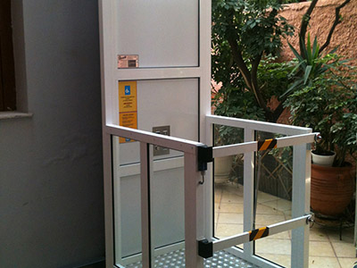 Εγκατάσταση εξωτερικού αναβατόριου ασανσερ