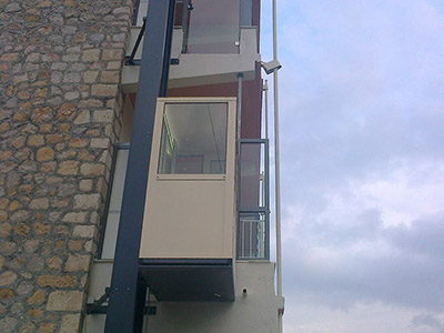 Εγκατάσταση εξωτερικού αναβατόριου ασανσερ