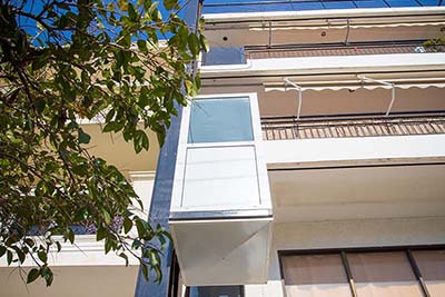Installation of an outdoor hydraulic liftασανσερ