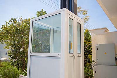 Installation of an outdoor hydraulic liftασανσερ