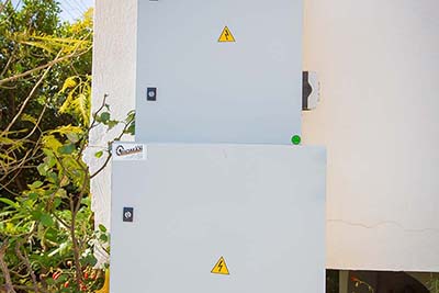 Installation of an outdoor hydraulic liftασανσερ