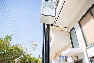 Installation of an outdoor hydraulic liftασανσερ