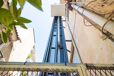 Εγκατάσταση εξωτερικού αναβατόριου ασανσερ
